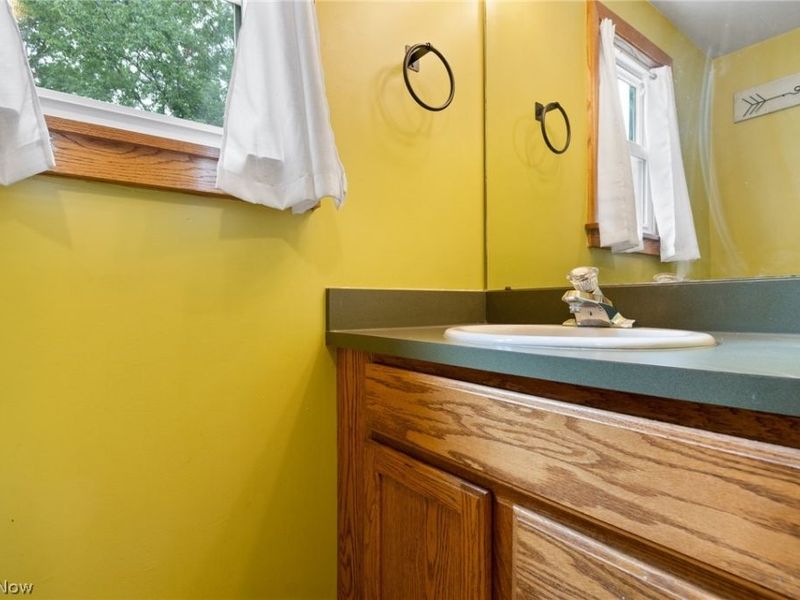 300 E 216th Street, Euclid, OH 44123 Photo 11