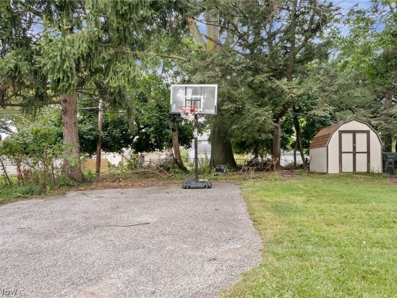 300 E 216th Street, Euclid, OH 44123 Photo 31