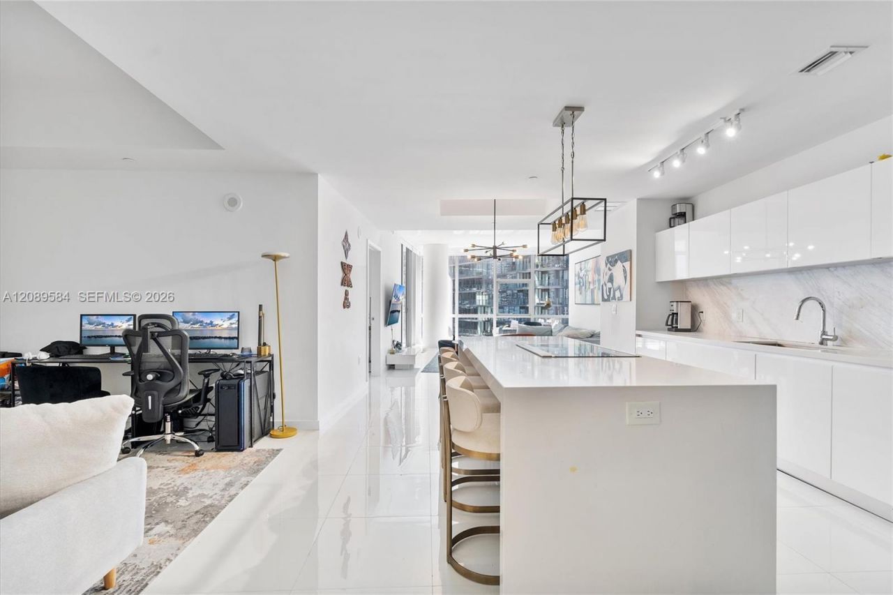 851 NE 1st Ave , Unit 1712, Miami, FL 33132 Photo