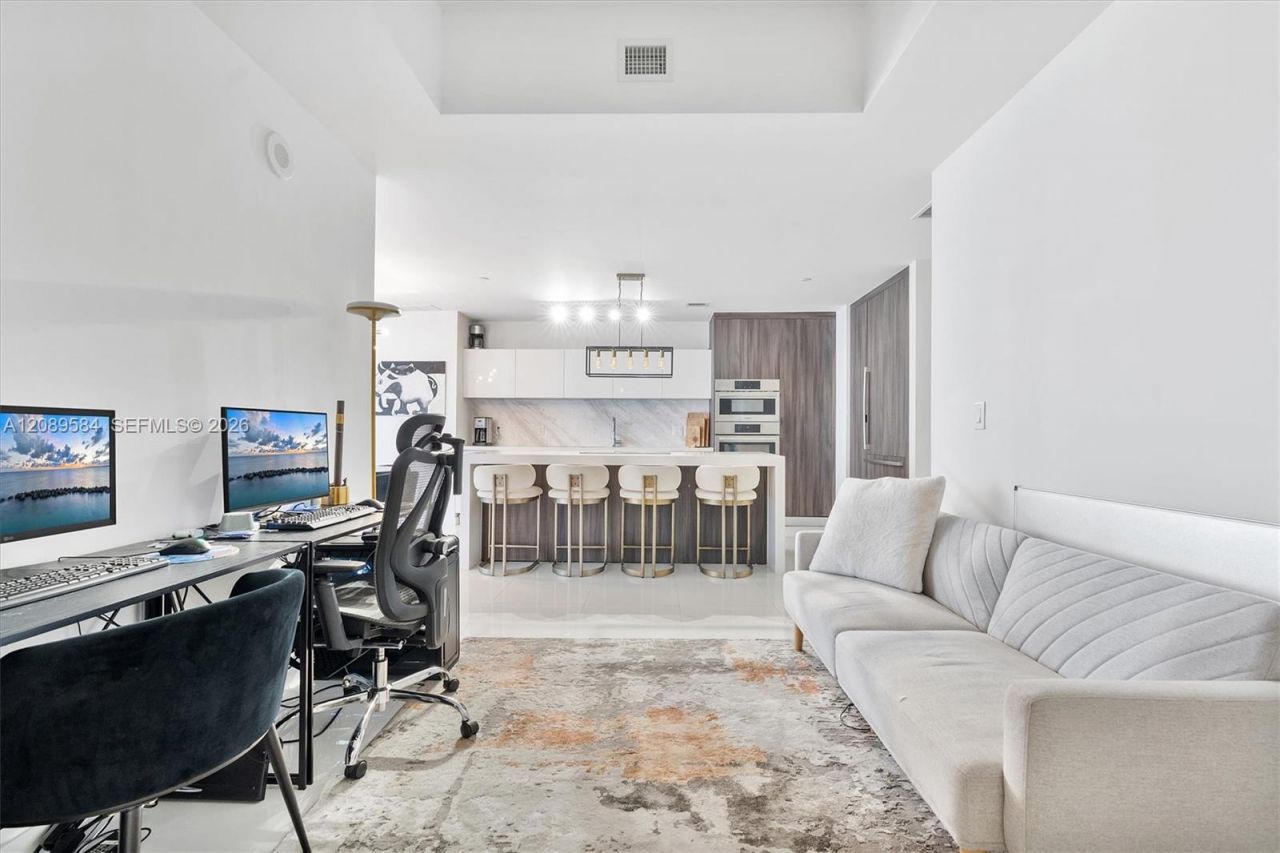 851 NE 1st Ave , Unit 1712, Miami, FL 33132 Photo