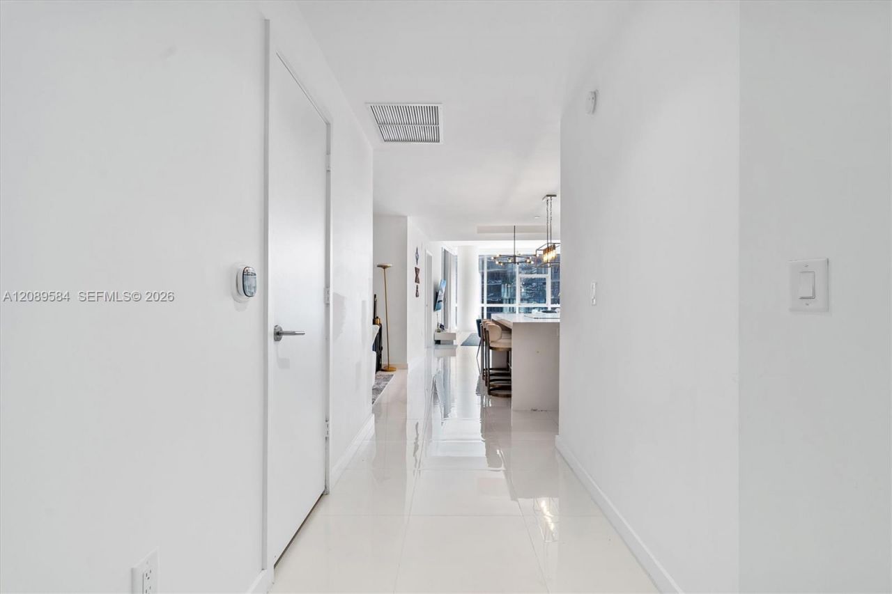 851 NE 1st Ave , Unit 1712, Miami, FL 33132 Photo