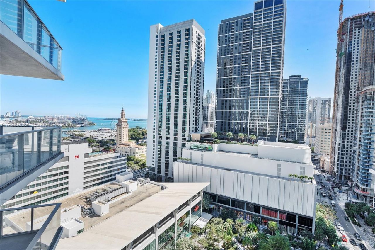 851 NE 1st Ave , Unit 1712, Miami, FL 33132 Photo