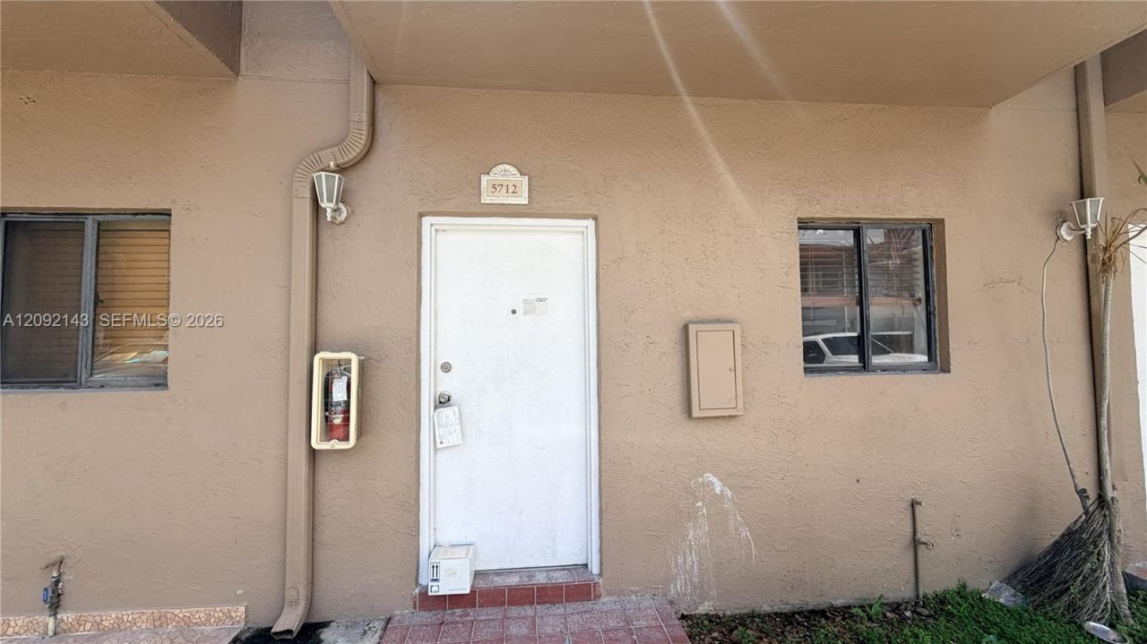 5712 W 25th Ct, Unit 5712, Hialeah, FL 33016 Photo