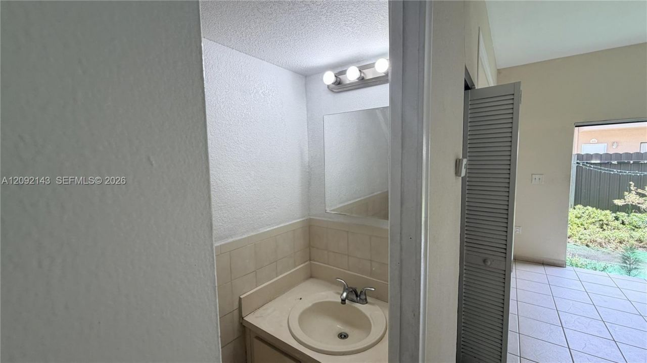 5712 W 25th Ct, Unit 5712, Hialeah, FL 33016 Photo
