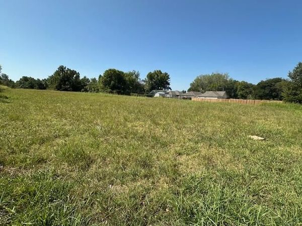 Charles Street , Grove, OK 74344