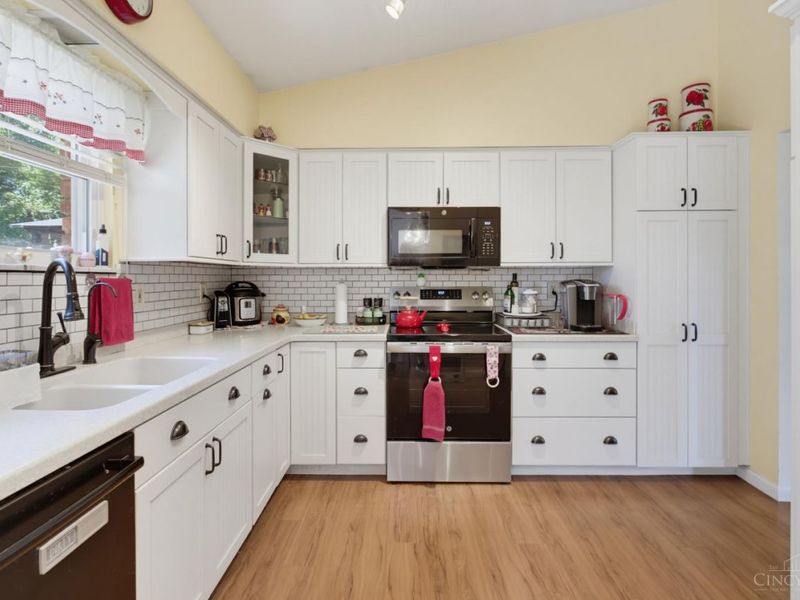 7445 Jean Drive, West Chester, OH 45069 Photo 3