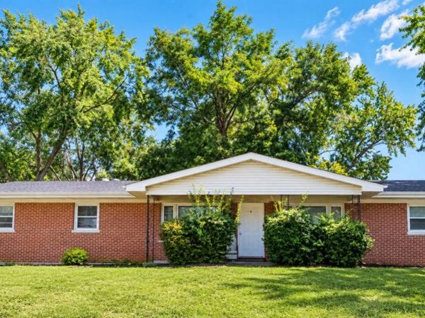 908-910 Cole Boulevard , St Charles, MO 63301