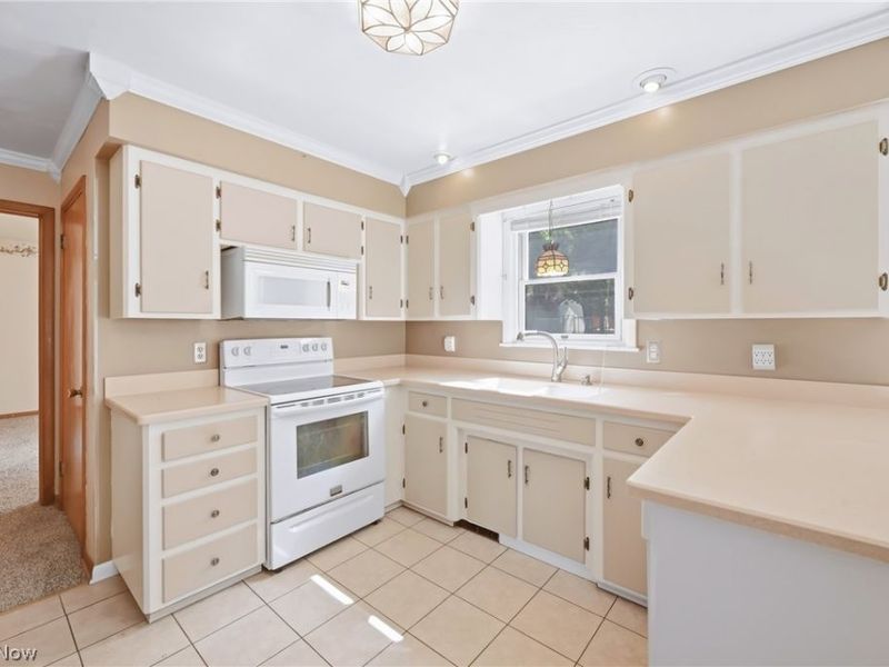 1889 Lancaster Drive, Youngstown, OH 44511 Photo 8