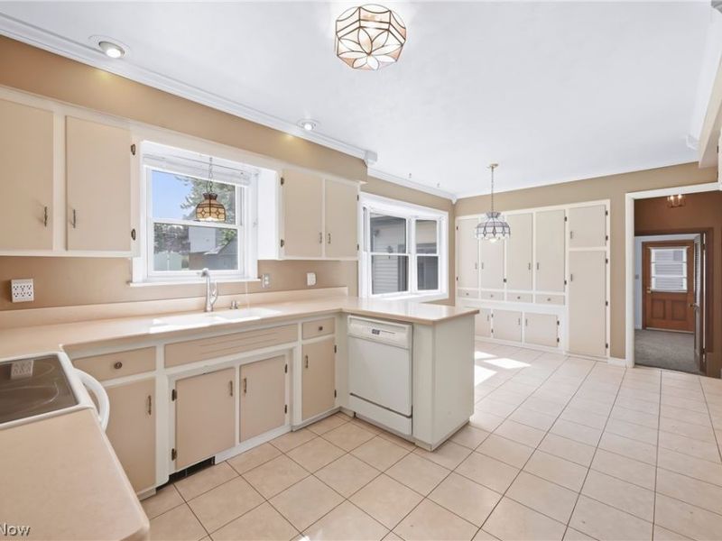 1889 Lancaster Drive, Youngstown, OH 44511 Photo 9