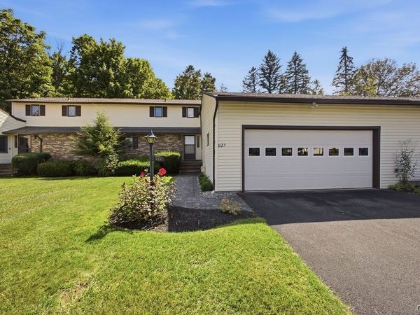 825 Kimry Moor , Fayetteville, NY 13066