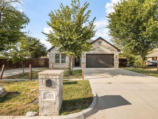 3203 Shamrock Lane, Forest Hill, TX 76119