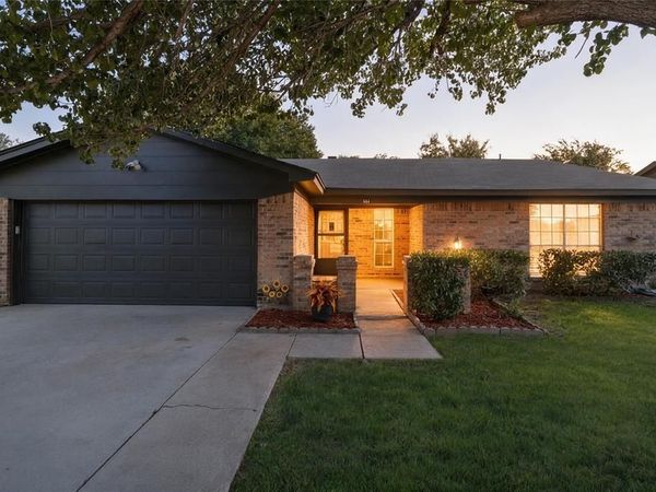 304 Cambridge Drive, Saginaw, TX 76179