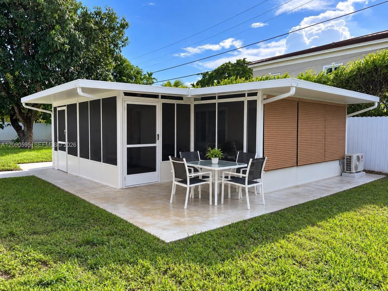 140 Iroquois St, Unit B, Miami Springs, FL 33166 Main Photo