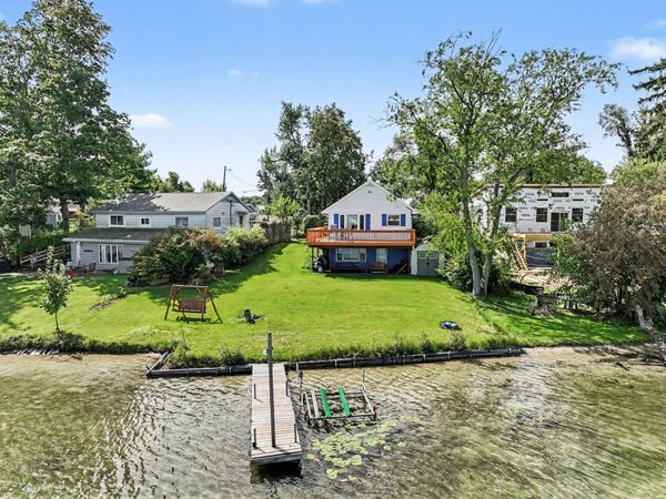 24998 Lakeshore Drive, Dowagiac, MI 49047