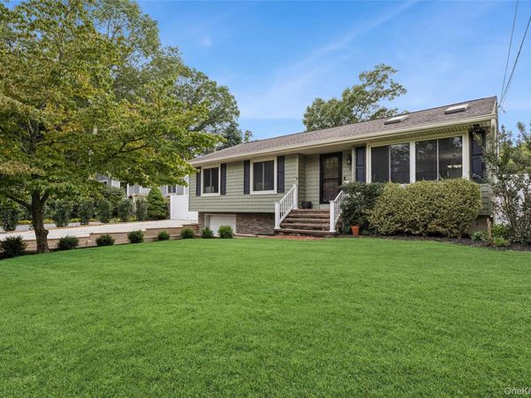 6 Rosewood Road , Rocky Point, NY 11778