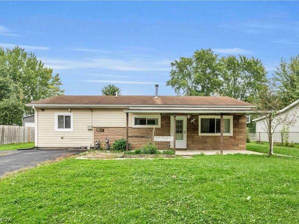 12437 National Drive , Grafton, OH 44044