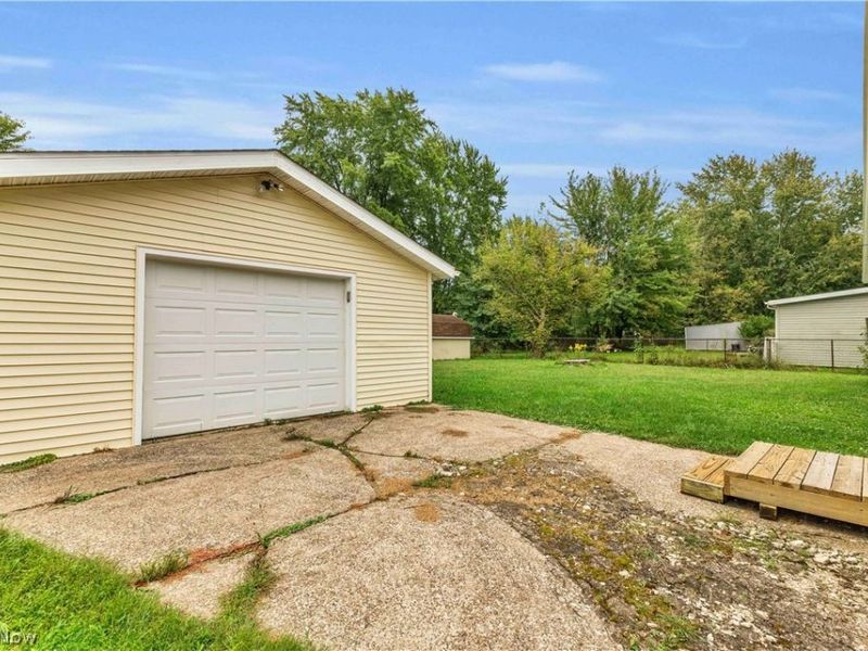 12437 National Drive, Grafton, OH 44044 Photo 25