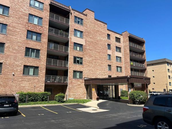 901 Center Street , Unit A409, Des Plaines, IL 60016