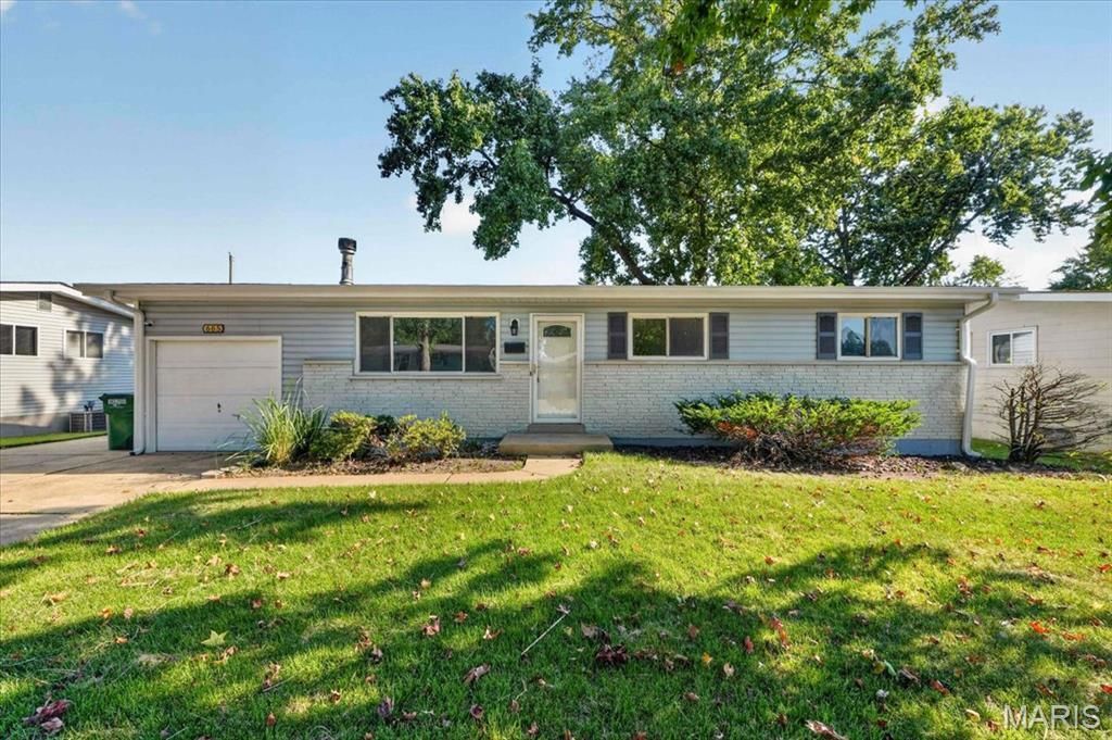 665 Redwing Drive , Florissant, MO 63031 Main Photo