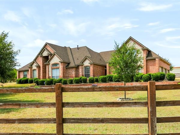 170 Park Place Circle , Cresson, TX 76035
