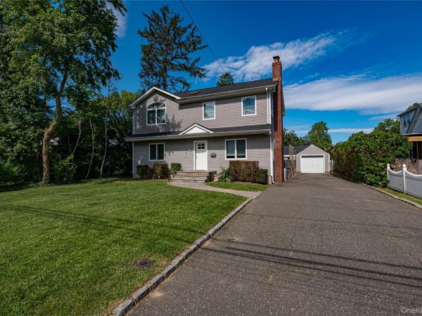 63 Boulevard Avenue , Greenlawn, NY 11740