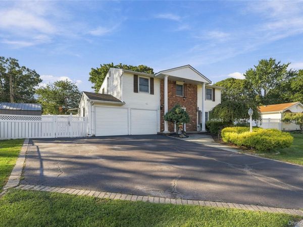 16 Imperial Drive , Selden, NY 11784