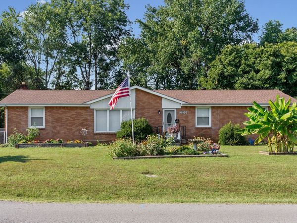 2404 Green Acres Dr, Clarksville, TN 37042