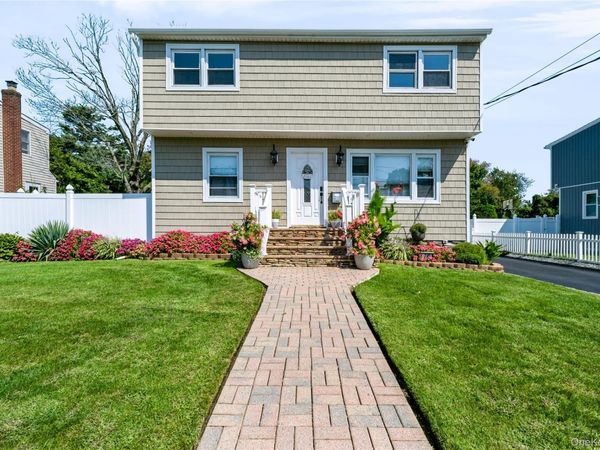 240 Kramer Drive, Lindenhurst, NY 11757