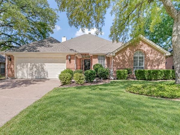 2605 Bent Tree Drive, Hurst, TX 76054