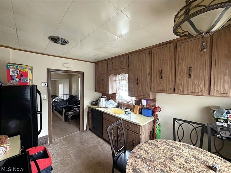 20661 Belvidere Avenue, Fairview Park, OH 44126 Photo 3