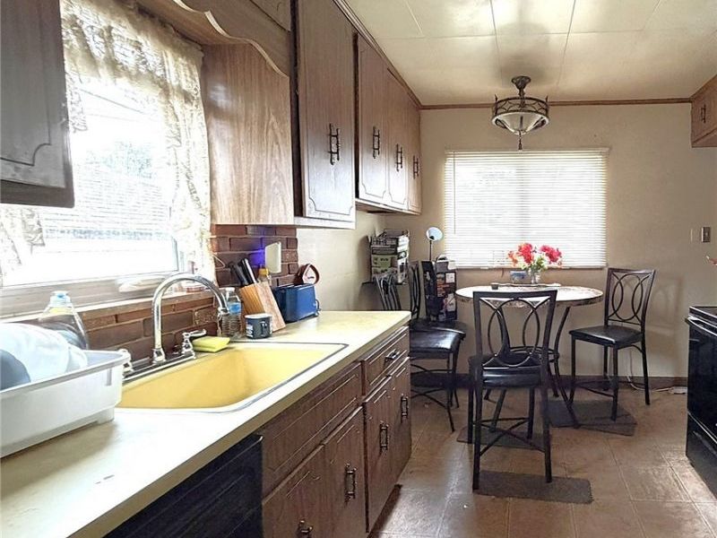 20661 Belvidere Avenue, Fairview Park, OH 44126 Photo 5