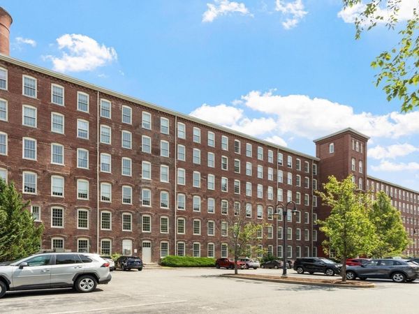 52 Lawrence Dr, Unit M504, Lowell, MA 01854