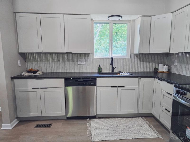 802 Victoria Drive, Franklin, OH 45005 Photo 8