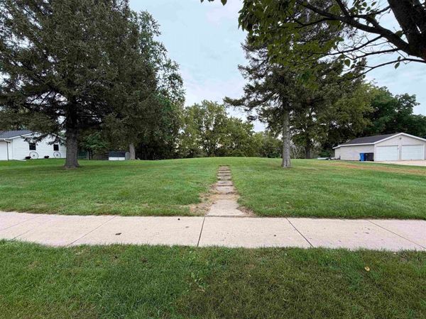 533 N Main Street, Fall River, WI 53932