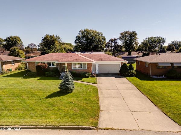 206 Meadow Lane, Walbridge, OH 43465
