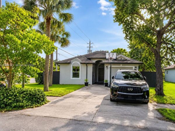 901 NW 1st Ave , Fort Lauderdale, FL 33311