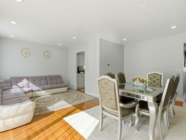 1038 S Hunt Club Drive , Mount Prospect, IL 60056