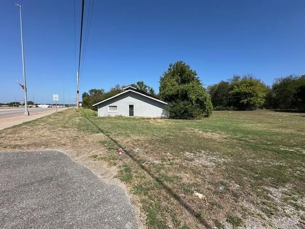 5525 U.S. 59 , Grove, OK 74344
