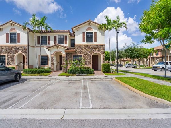 3305 W 93rd Pl , Hialeah, FL 33018