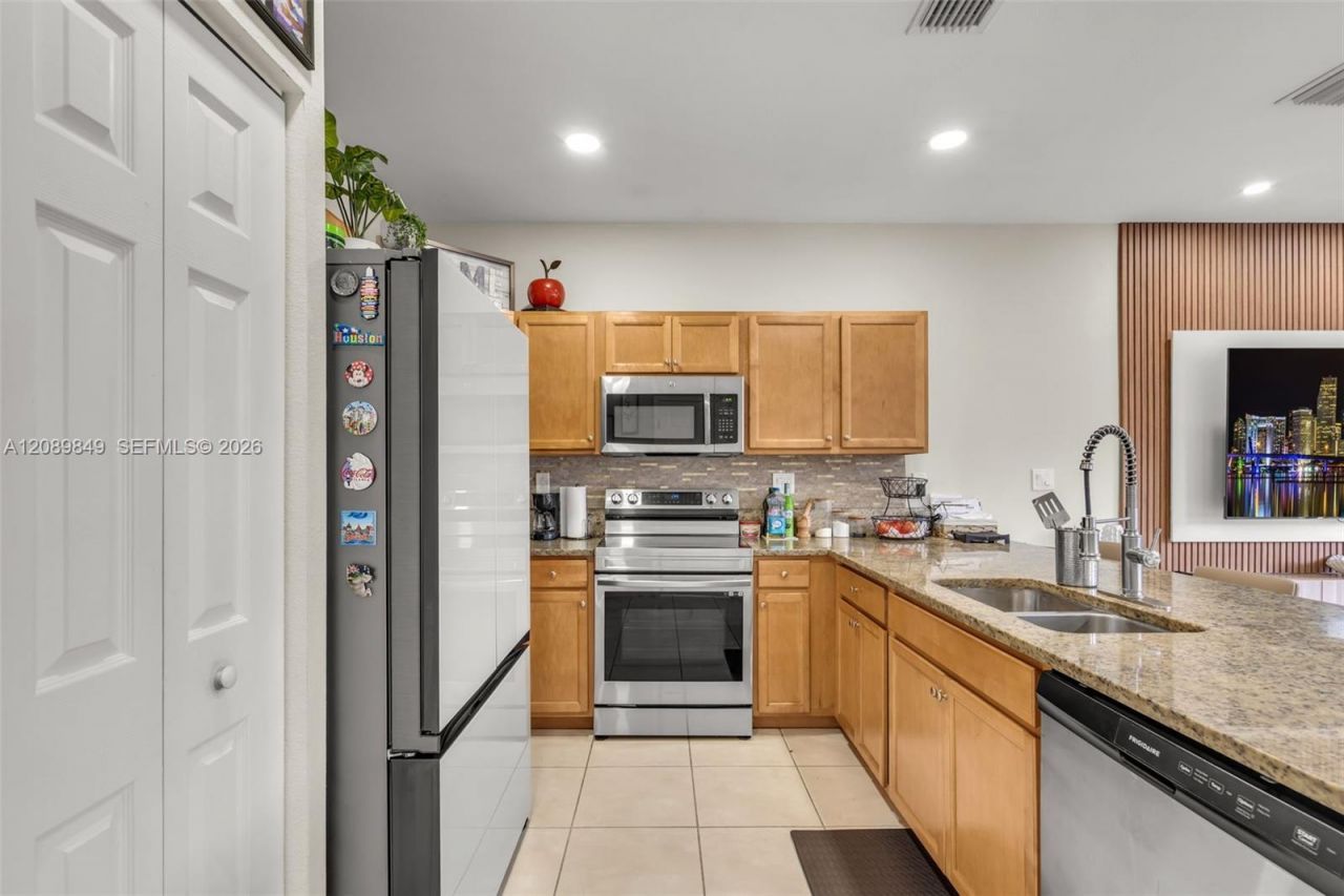 3305 W 93rd Pl , Hialeah, FL 33018 Photo
