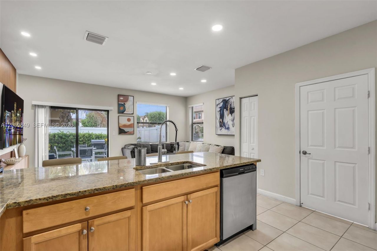 3305 W 93rd Pl , Hialeah, FL 33018 Photo