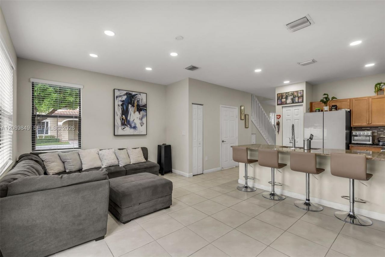 3305 W 93rd Pl , Hialeah, FL 33018 Photo