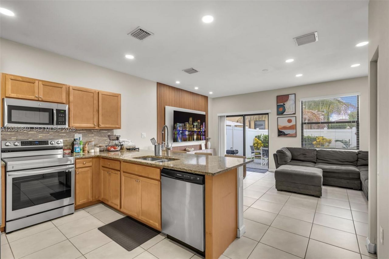 3305 W 93rd Pl , Hialeah, FL 33018 Photo