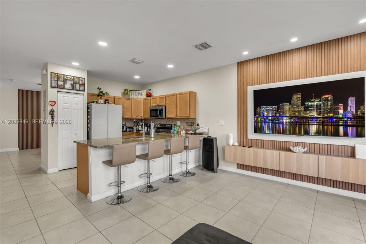 3305 W 93rd Pl , Hialeah, FL 33018 Photo