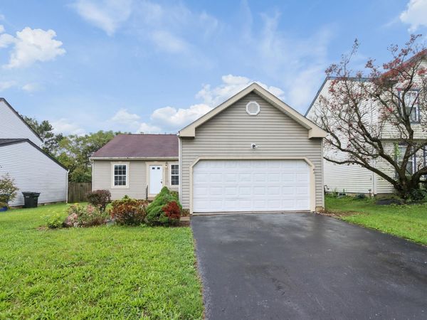 385 Oak Village Drive, Columbus, OH 43207