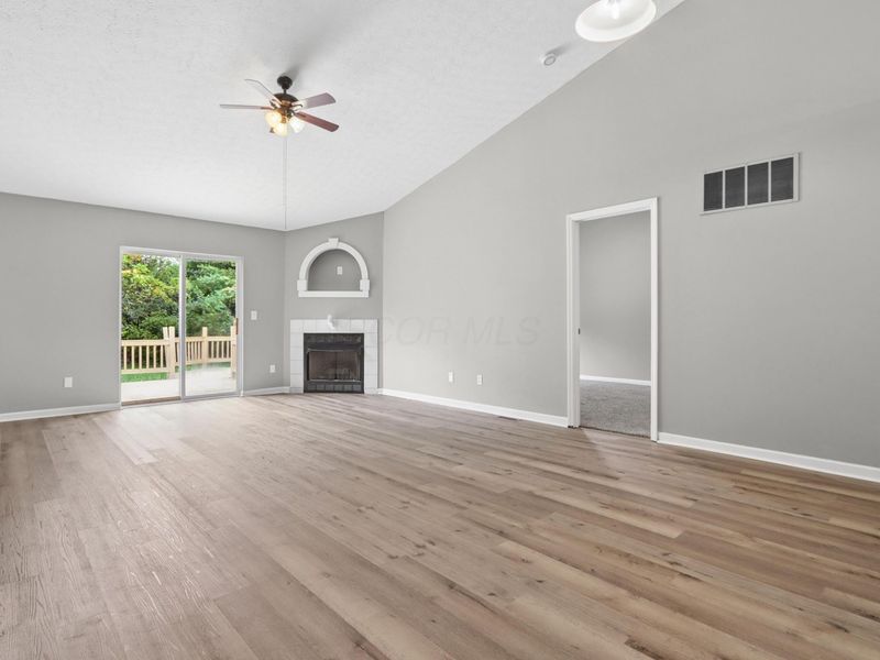 385 Oak Village Drive, Columbus, OH 43207 Photo 12