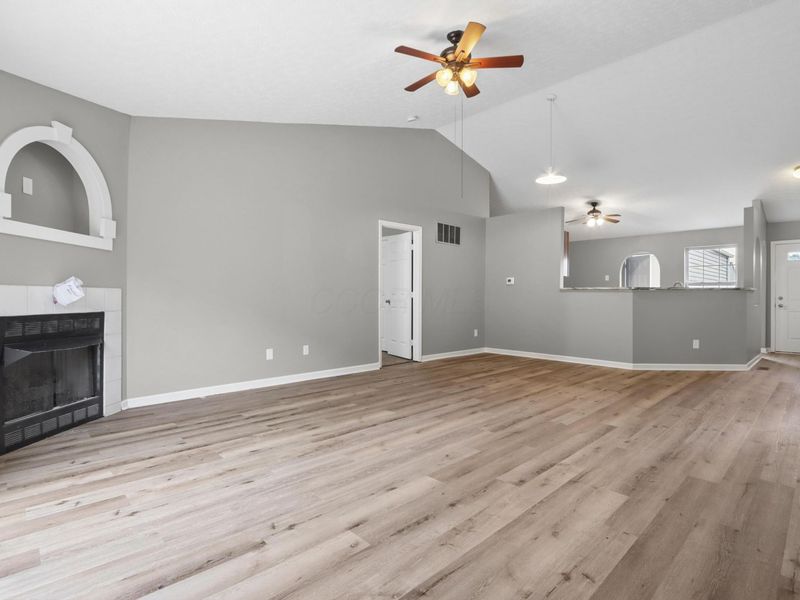 385 Oak Village Drive, Columbus, OH 43207 Photo 13