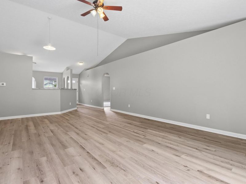 385 Oak Village Drive, Columbus, OH 43207 Photo 14
