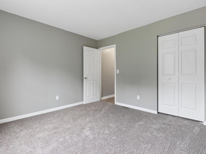 385 Oak Village Drive, Columbus, OH 43207 Photo 17