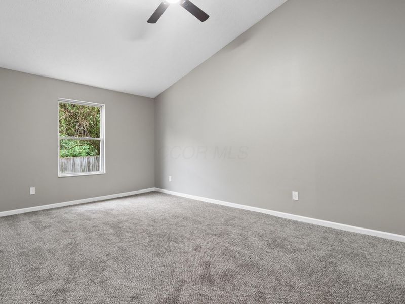 385 Oak Village Drive, Columbus, OH 43207 Photo 18